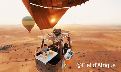 気球の上で朝食を｜モロッコ